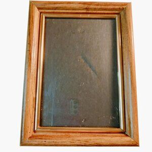 Woodgrain Picture Frame Gold Trim 5x7 Photos Tabletop  Wall Display